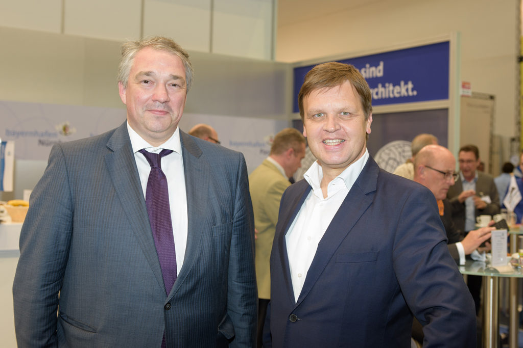 Martin Staats mit Joachim Zimmermann auf dem bayernhafen Messestand tranport logistic 2017