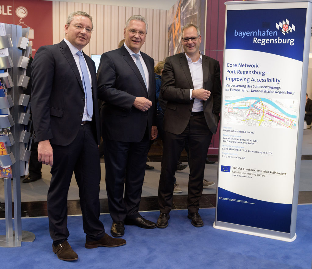 Besuch Minister Herrmann auf dem bayernhafen Messestand tranport logistic 2017