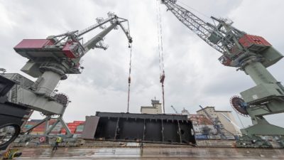 Umschlag Schleusentore im bayernhafen Regensburg