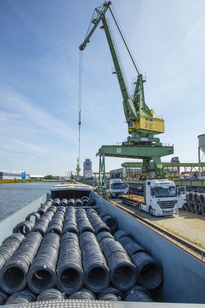 Umschlag Güterumschlag Binnenschiff Kran Draht bayernhafen Bamberg