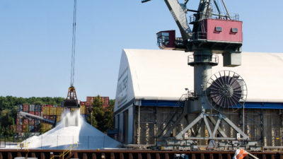 Umschlag Salz Kran bayernhafen Regensburg