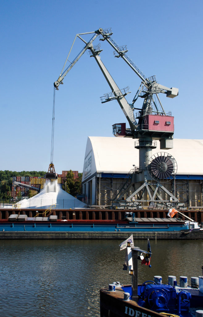 Umschlag Salz Kran bayernhafen Regensburg