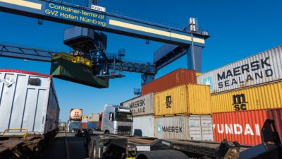 Terminal Kombinierter Verkehr bayernhafen Nürnberg LKW Container Bahn