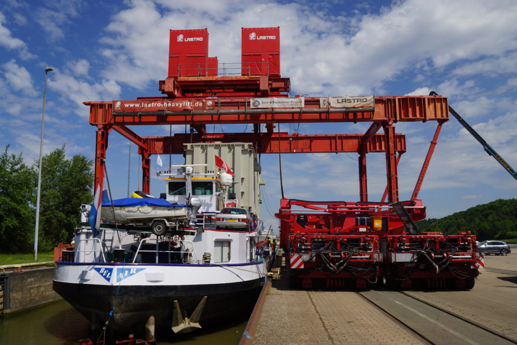 Schwergut Umschlag Litzenhubsystem bayernhafen Nürnberg Mega-Trafo