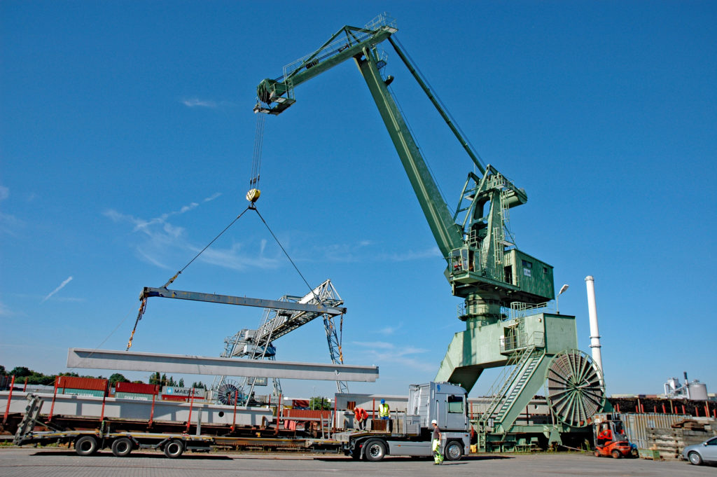 Umschlag Betonpfeiler bayernhafen Aschaffenburg