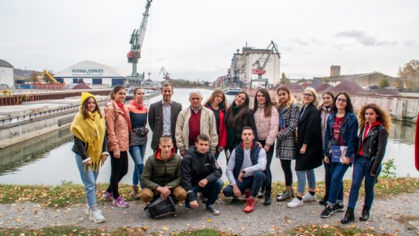 Gruppe Menschen Hafenführung Westhafen bayernhafen Regensburg