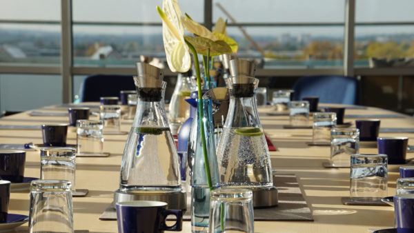 Besprechungstisch Wasserkaraffe Tagen im Hafen bayernhafen Nürnberg