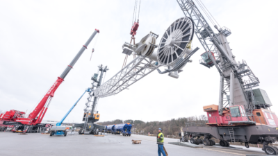 Montage Liebherr LHM420 bayernhafen Passau