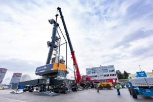 Montage Liebherr LHM420 bayernhafen Passau