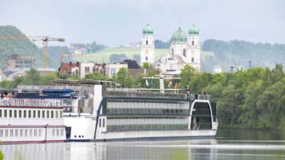 Flusskreuzfahrtschiffe bayernhafen Passau Racklau Ama Magna Dom