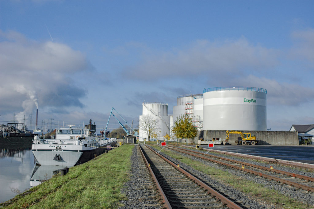 Tanklager BayWa Binnenschiff Tanker bayernhafen Aschaffenburg