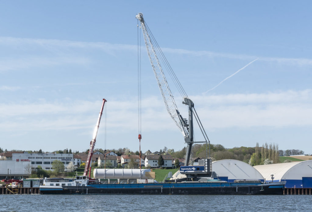 Schwergut Linde bayernhafen Passau LHM420 Liebherr