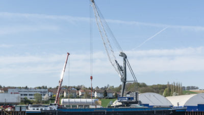 Schwergut Linde bayernhafen Passau LHM420 Liebherr