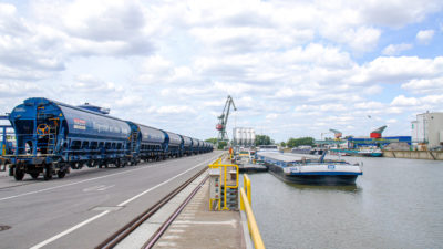 Osthafen bayernhafen Regensburg Binnenschiff Güterwagons