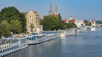 Donaulände Regensburg mit Flusskreuzfahrtschiffen_2018
