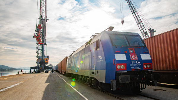 Containerzug AlbatrosExpress der TFG im bayernhafen Passau