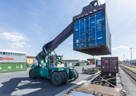 Umschlag mit Reachstacker baymodal Bamberg