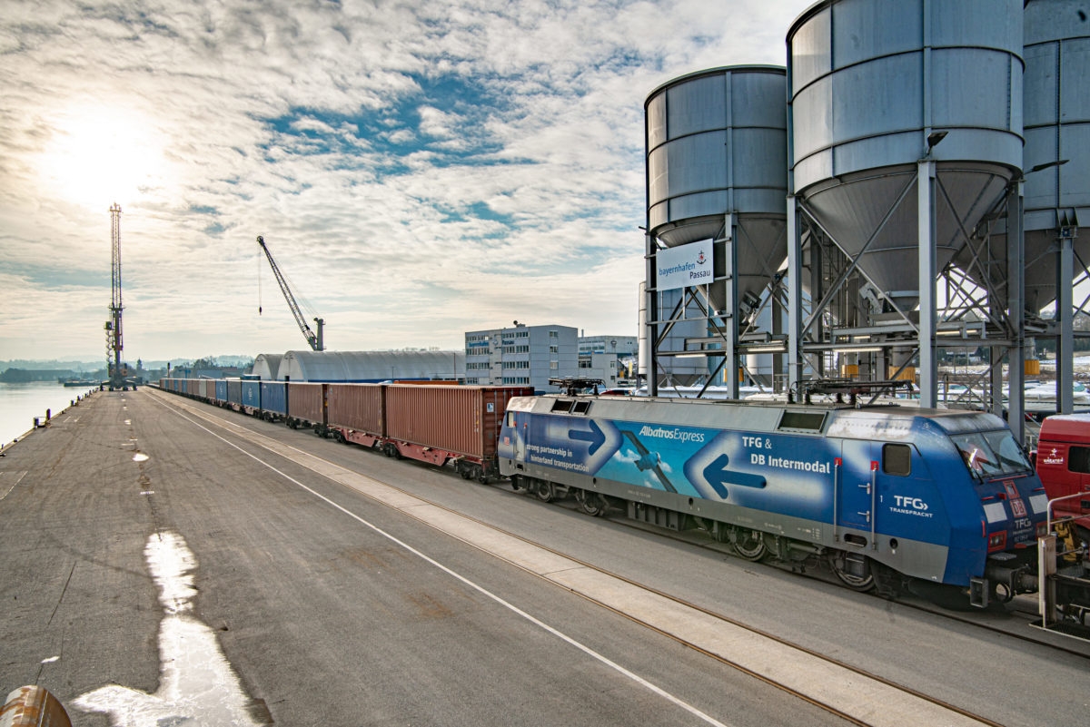 bayernhafen Passau Container Zug