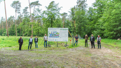 Gruppenbild vor Aufforstung im Hübnerwald Stockstadt