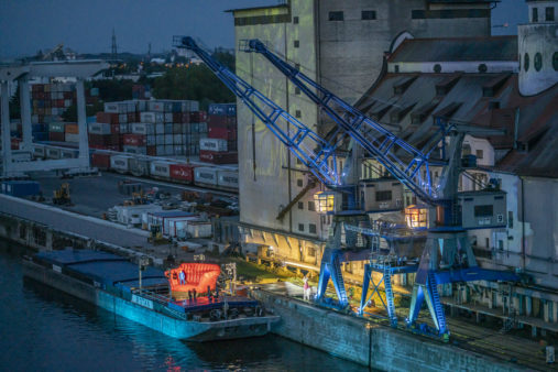 Nachtaufnahme Theater Regensburg im Westhafen