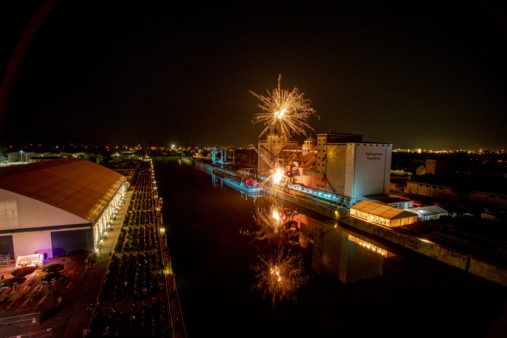 Nachtaufnahme Theater Regensburg im Westhafen