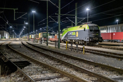 Hafenbahnhof bayernhafen Regensburg bei Nacht