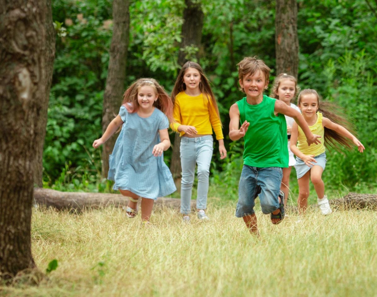 laufendene Kinder rückenwind
