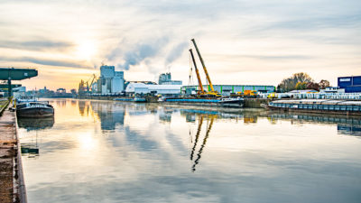 Umschlag Kabeltrommeln bayernhafen Regensburg Osthafen