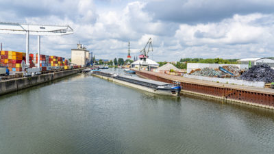 Westhafen bayernhafen Regensburg Binnenschiff Kran Container