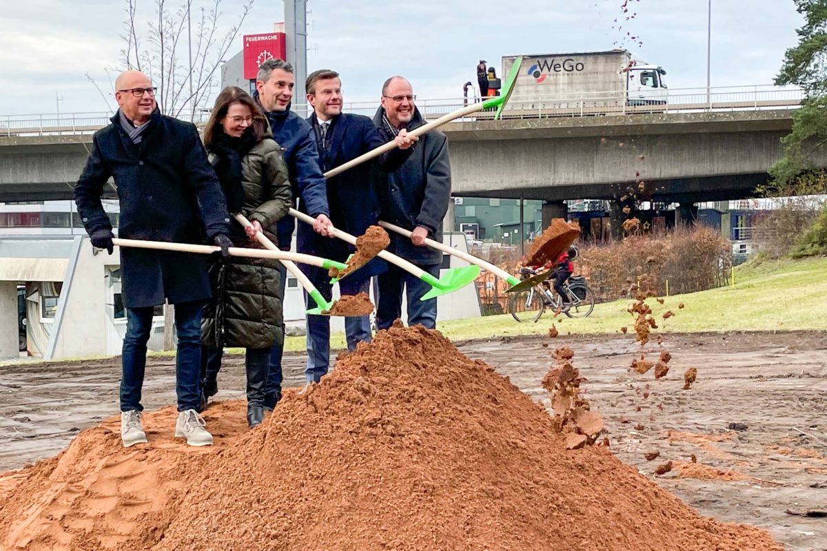 Spatenstich Menschen Sand Hafenbrücken Nürnberg Neubau