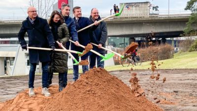 Spatenstich Menschen Sand Hafenbrücken Nürnberg Neubau
